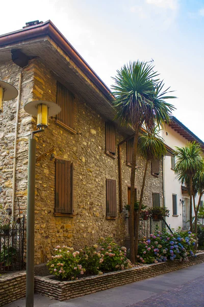 Sirmione Italy June 2018 Picturesque Architecture Old Town Sirmione Italy Stock Photo