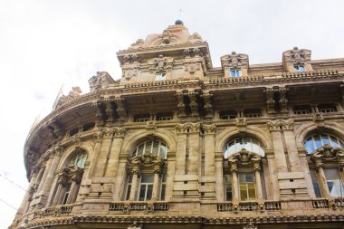 Genoa, İtalya - Jule 25, 2018: Palazzo della Borsa, Cenova, İtalya Ferrari squre üzerinde Alfredo Coppede, mimar tarafından 1912 yılında inşa