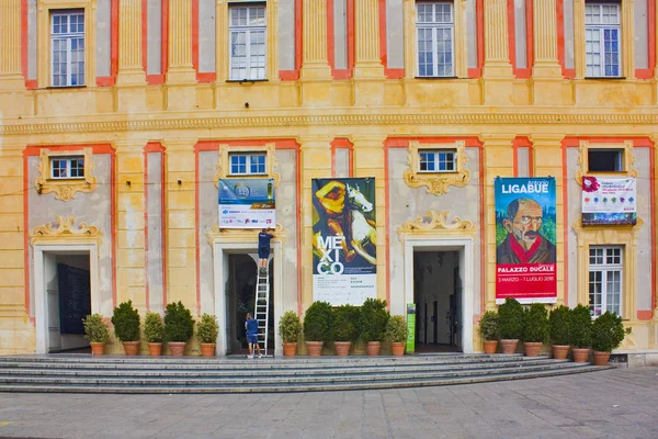 ジェノヴァ イタリア ジュール 2018 ガレリア ロレンツォ ドゥカーレ宮殿 ジェノヴァでフェラーリ広場 — ストック写真