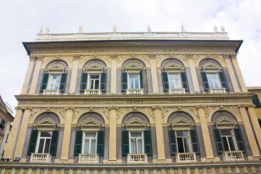 Genoa, İtalya - Jule 25, 2018: Eski binanın önünde Saint Lawrence (Lorenzo) Katedrali, Via S. Lorenzo Cenova, İtalya