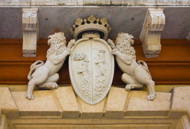 Genoa, İtalya - Jule 25, 2018: yulaf silah Palazzo Rosso Via Garibaldi Cenova adlı cephesinde