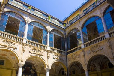Genoa, İtalya - Jule 25, 2018: Patio Palazzo Doria-Spinola veya Palazzo Antonio Doria (yaklaşık 1543). Günümüzde ili ve Cenova ilinde ofisleri olarak hizmet vermektedir