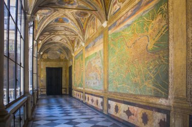 Genoa, İtalya - Jule 25, 2018: Galeri veranda Palazzo Doria-Spinola veya Palazzo Antonio Doria (yaklaşık 1543). Günümüzde ili ve Cenova ilinde ofisleri olarak hizmet vermektedir