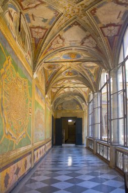 Genoa, İtalya - Jule 25, 2018: Galeri veranda Palazzo Doria-Spinola veya Palazzo Antonio Doria (yaklaşık 1543). Günümüzde ili ve Cenova ilinde ofisleri olarak hizmet vermektedir