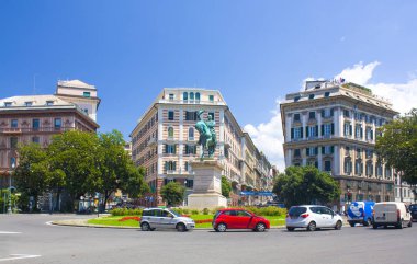 Genoa, İtalya - Jule 25, 2018: Anıt Birleşik İtalya Victor Emmanuel II, Piazza Corvetto Cenova bir at üzerinde oturan ilk kralı