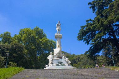 Genoa, İtalya - Jule 25, 2018: Ünlü İtalyan devrimci Giuseppe Mazzini Piazza Corvetto Cenova, Anıt