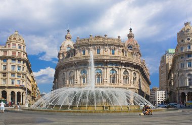 Genoa, İtalya - Jule 25, 2018: Piazza De Ferrari veya Ferrari squre Cenova, İtalya