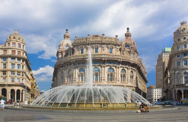 Genoa, İtalya - Jule 25, 2018: Piazza De Ferrari veya Ferrari squre Cenova, İtalya