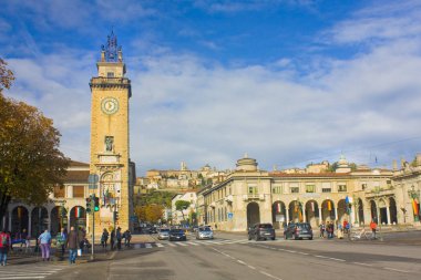 İtalya, Bergamo - 4 Kasım 2018: Düşmüş (Torre dei caduti) Bergamo, kule