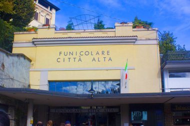 İtalya, Bergamo - 4 Kasım 2018: Bergamo füniküler İstasyonu