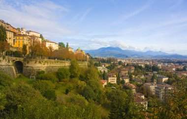 Panoramik manzaralı üst Town (Citta Alta) Bergamo, İtalya