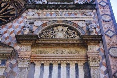 İtalya, Bergamo - 4 Kasım 2018: Zengin dekorasyon Cappella Colleoni (Colleoni Şapel) Bergamo, parçası