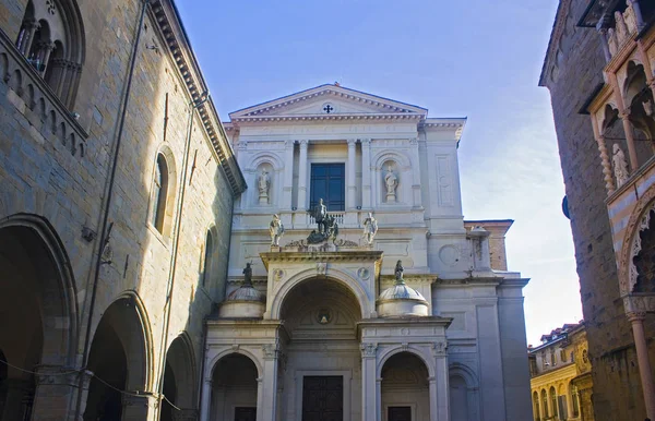 Italia Bergamo Marraskuuta 2018 Bergamon Katedraali Duomo — kuvapankkivalokuva