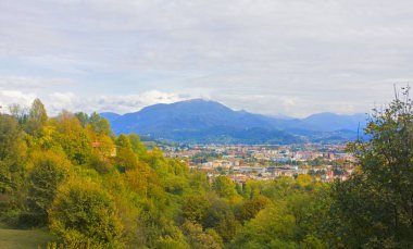 İtalya, Bergamo - 4 Kasım 2018: Bergamo Medveščak üzerinden Panoraması 