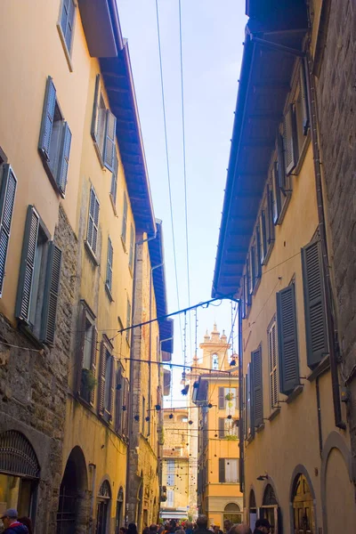 Italy Bergamo November 2018 View Tall Ancient Building Large Windows — Stock Photo, Image