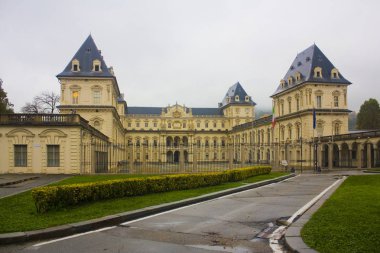 İtalya, Turin - 2 Kasım 2018: Valentino Castle (Castello del Valentino) - Turin Royal Savoy evi eski Köşkü