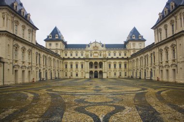 İtalya, Turin - 2 Kasım 2018: Valentino Castle (Castello del Valentino) - Turin Royal Savoy evi eski Köşkü
