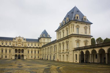 İtalya, Turin - 2 Kasım 2018: Valentino Castle (Castello del Valentino) - Turin Royal Savoy evi eski Köşkü