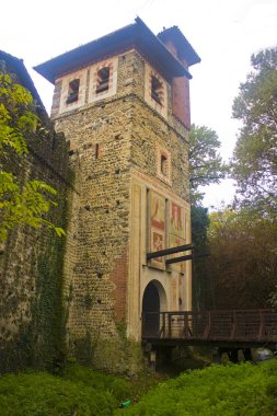 İtalya, Turin - 2 Kasım 2018: Antik giriş Torino'da bir Ortaçağ Kalesi (Borgo Medievale)