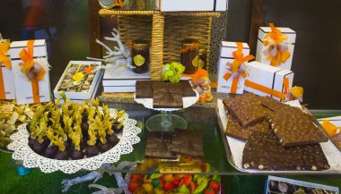 İtalya, Turin - 2 Kasım 2018: El yapımı çikolata ve Torino'da ünlü şekerlemeler tatlılar