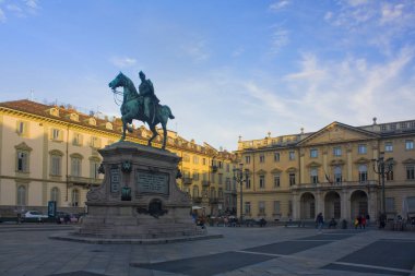 İtalya, Turin - 2 Kasım 2018: Alfonso Ferrero Della Marmora Piazza Giambattista Bodoni, Torino, Anıt