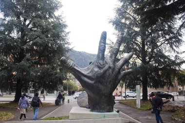 İtalya, Como - 3 Kasım 2018: Anıt, elinde (Monumento AI caduti servizio başına) şehir Como