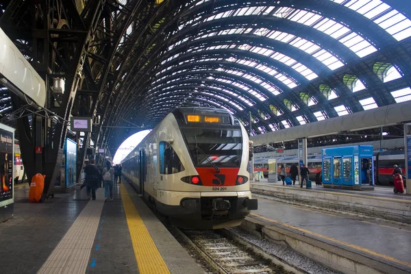 Italia Milán Noviembre 2018 Tren Una Estación Tren Milán — Foto de Stock