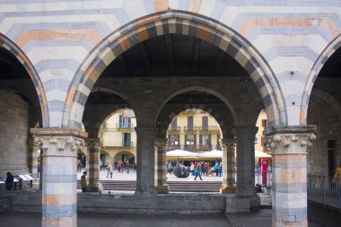İtalya, Como - 3 Kasım 2018: Arcade Como (Duomo Katedrali)