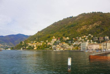 İtalya, Como - 3 Kasım 2018: Lombardiya'daki Como Gölü Panoraması