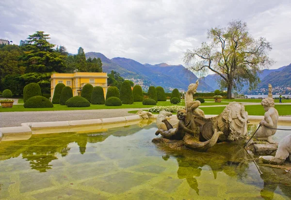 Италия Комо Ноября 2018 Года Fountain Villa Olmo Park Озере — стоковое фото