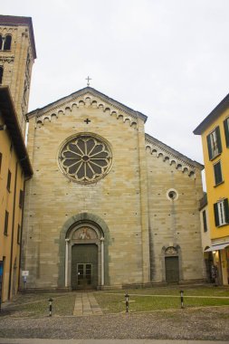 İtalya, Como - 3 Kasım 2018: Eski kasaba Como kilise San Fedele