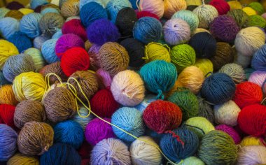 Yün konuları çok renkli düğüm