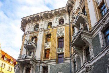 Riga, Letonya - 1 Ocak 2018: Riga eski kasaba Art Nouveau tarzında eski bir ev cephe