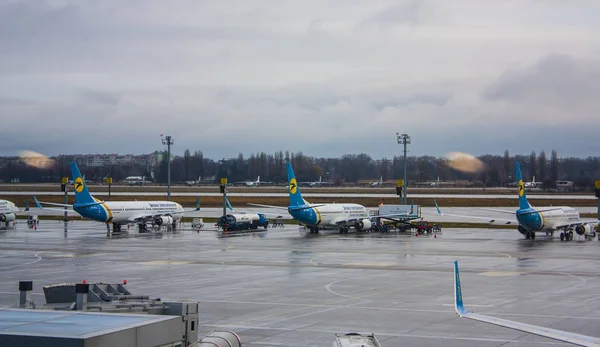 Boryspil Ukrajina Února 2018 Průchod Letadla Ukraine International Airlines Mau — Stock fotografie