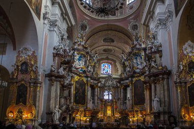 Vilnius, Litvanya - 30 Aralık 2017: Vilnius, Litvanya Kutsal Ruh'un kilise içinin