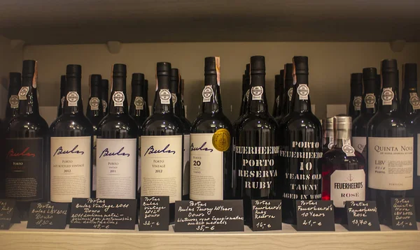 Vilnius Litvanya Aralık 2017 Raf Dükkanı Portekiz Şarap Şişeleri Ile — Stok fotoğraf