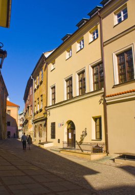 Lublin, Polonya - 15 Ekim 2018: Old Town, Lublin dar sokak