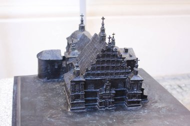 Lublin, Polonya - 15 Ekim 2018: Dominik Kilisesi St Stanislaus Bishop ve şehit Old Town, Lublin, Metal heykel (maket)