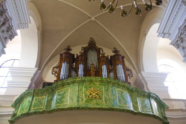 Lublin, Polonya - 15 Ekim 2018: Dominik Kilisesi St Stanislaus Bishop ve şehit Old Town, Lublin, Organ