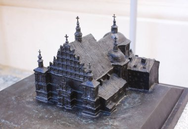 Lublin, Polonya - 15 Ekim 2018: Dominik Kilisesi St Stanislaus Bishop ve şehit Old Town, Lublin, Metal heykel (maket)