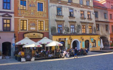 Lublin, Polonya - 15 Ekim 2018: Pazar Meydanı, Lublin, Street Cafe