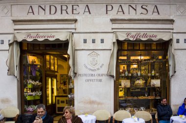 Amalfi, İtalya - 8 Mart 2018: Ünlü Restoran, Amalfi, İtalya Merkez Meydanı