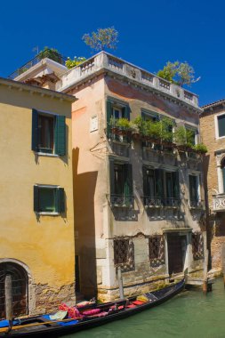 Venice, İtalya - 13 Ekim 2017: Tipik Venedik kanallar mimarisini