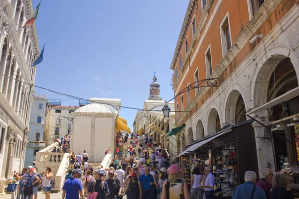 Venecia Italia Junio 2017 Turistas Cerca Del Famoso Canal Grande — Foto de Stock