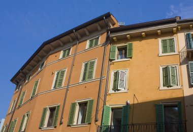 Verona, İtalya - 21 Haziran 2018: Tipik Verona mimarlık tarihi kent