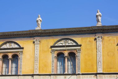 Verona, İtalya - 21 Haziran 2018: La Loggia del Consiglio Verona Piazza dei sinyorlar (The Palace Konseyi) üzerinde