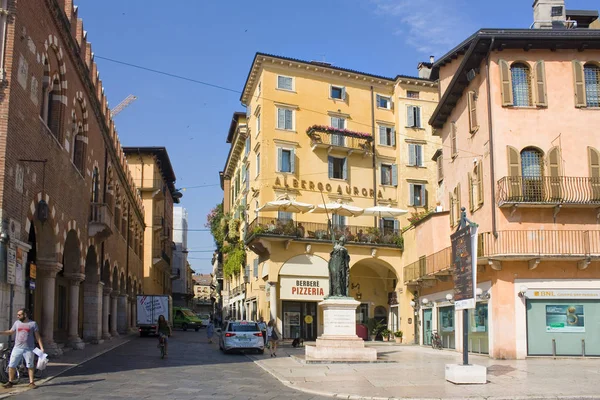 Βερόνα Ιταλία Ιουνίου 2018 Αρχιτεκτονική Στο Piazza Delle Erbe Βερόνα — Φωτογραφία Αρχείου