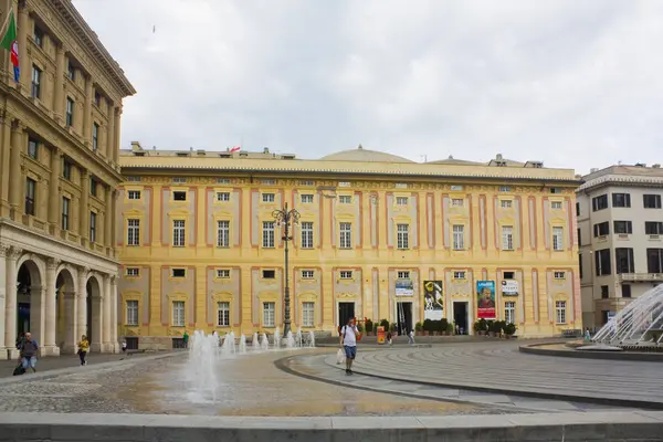 Genoa, İtalya - Jule 25, 2018: Cenova Ferrari meydanında Galleria San Lorenzo al Ducale (Sanat Müzesi)