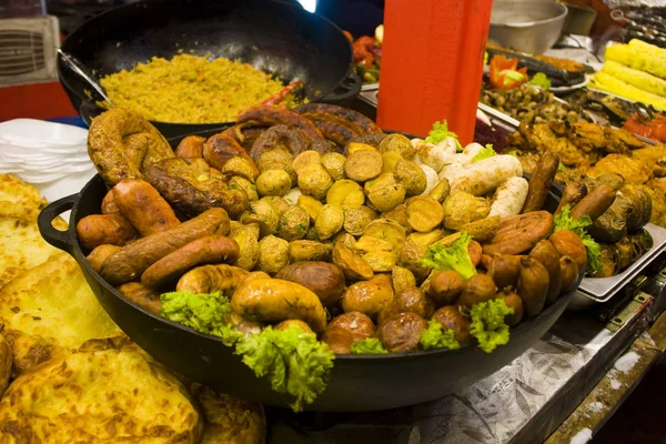 Kiev Oekraïne December 2018 Traditionele Barbecue Worstjes Aardappel Kerstmis Nieuwjaar — Stockfoto