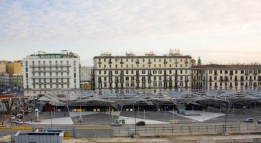 Naples, İtalya - 5 Mart 2018: Görünüm Napoli Garibaldi Meydanı